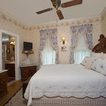 Port City Victorian Inn マスキーゴン エクステリア 写真