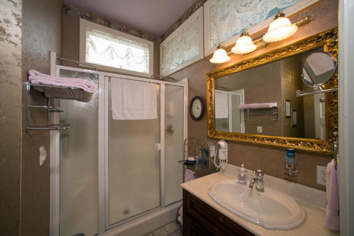 Port City Victorian Inn マスキーゴン エクステリア 写真