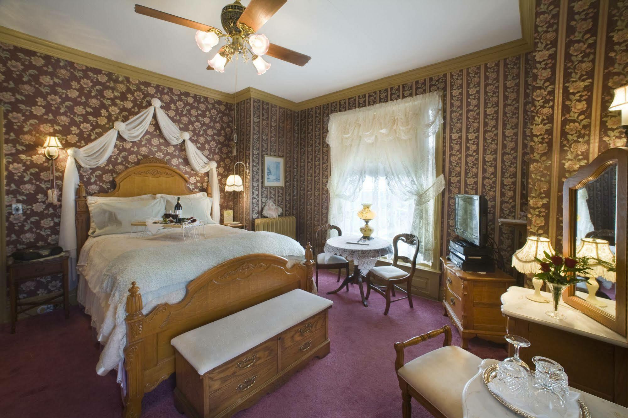 Port City Victorian Inn マスキーゴン エクステリア 写真
