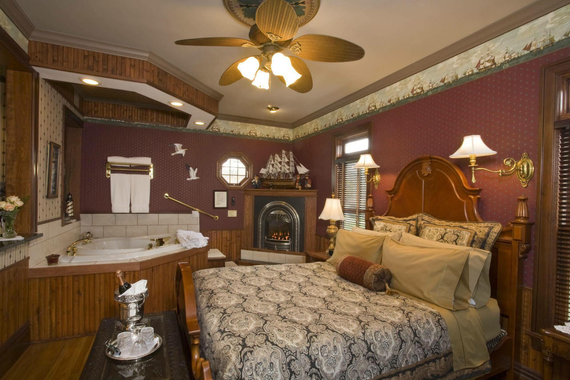 Port City Victorian Inn マスキーゴン エクステリア 写真
