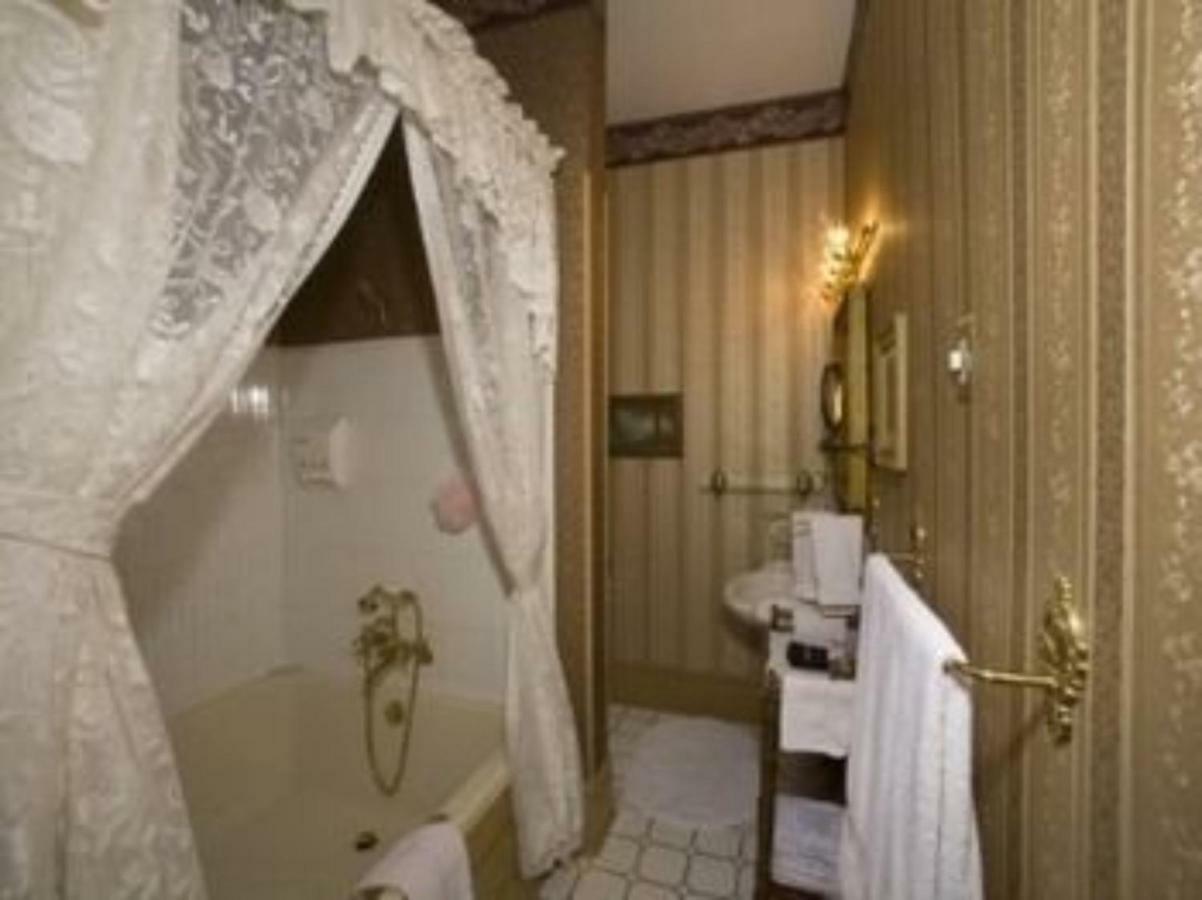 Port City Victorian Inn マスキーゴン エクステリア 写真