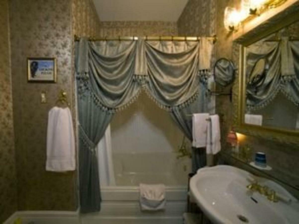 Port City Victorian Inn マスキーゴン 部屋 写真